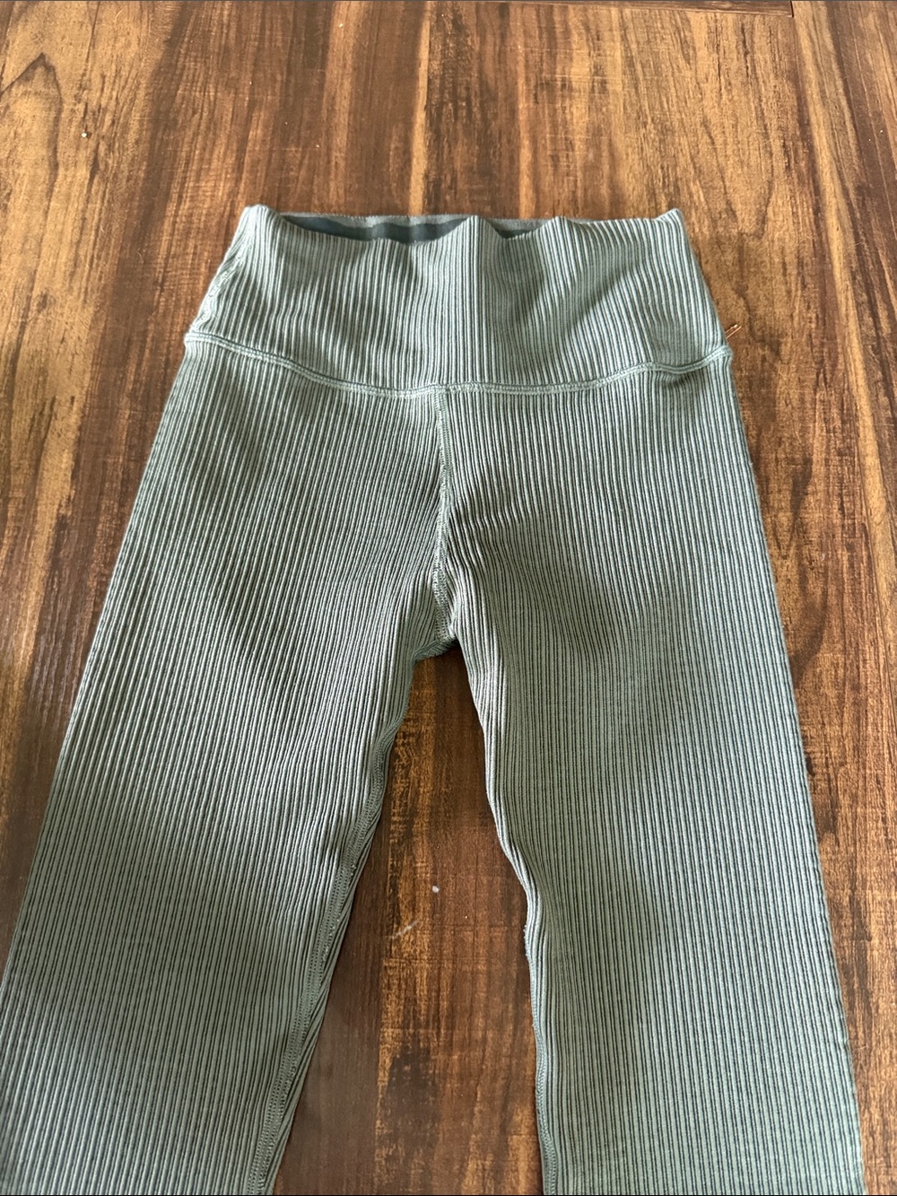 Good American High-Waist Ribbed Leggings — Olive Green - Picture 5 of 6